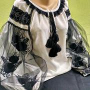 Женская вышиванка Цветы в фатине фото