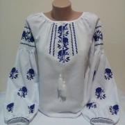 Женская вышиванка "Синие розы" купить
