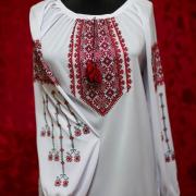 Женская вышиванка "Рубины" фото