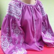 Яркая малиновая женская вышиванка  фото