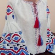 Стильна жіноча вишиванка "Різнобарвні ромби" фото