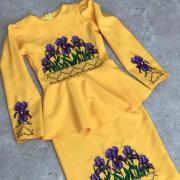 Яскравий вишитий костюм "Сонячні іриси" фото