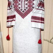 Вишитий український плаття "Традиції" фото