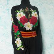 Украинская черная вышиванка "Розы и лилии" фото