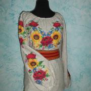 Украинская вышиванка с яркими подсолнухами и маками на льне фото