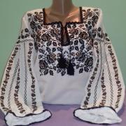 Женская вышиванка белая "Чайные розы" фото Крестик Киев