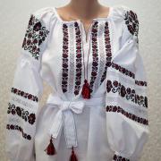 Жіноча біла вишиванка "Трояндочки з мережками" фото