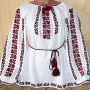 Жіноча вишиванка ручна вишивка "Червоні ружечки" Україна