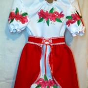 Вышитый на девочку костюм