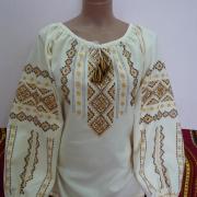 Женская вышиванка ручной работы "Пряженное молоко" фото