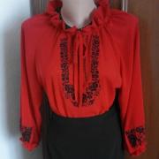 Жіноча вишиванка червона "Яскрава троянда" фото Хрестик Киїів