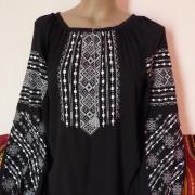 Жіноча чорна вишиванка "Метеорит удачі" фото