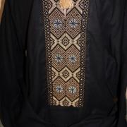 Черная мужская вышиванка в коричневых тонах