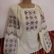 Жіноча вишиванка з декором рішельє "Зоряна" фото