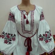 Жіноча вишиванка хрестиком "Магія квітів" українські вишиванки