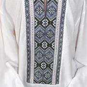 Мужская белая вышиванка вышитая крестиком