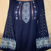 Темно-синяя женская вышиванка "Голубое мерцание" фото