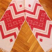 Рушнык с красной вышивкой нызинкой