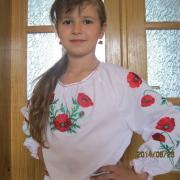Вышиванка с вышитыми маками для девочки