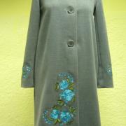 Зеленое кашемировое пальто с вышивкой фото