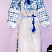 Вышитое женское платье в украинском стиле "Голубой снег" фото