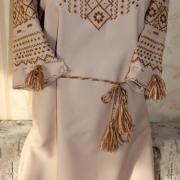 Украинское бежевое платье с вышивкой