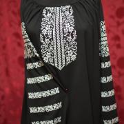 Женская вышиванка черная с белой вышивкой