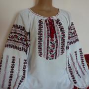 Женская вышиванка "Цветочная магия" фото