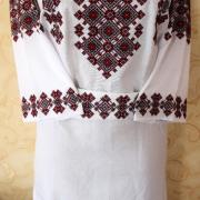 Украинское платье с яркой геометрической вышивкой