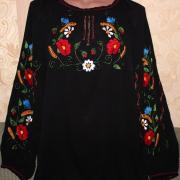Шифоновая черная вышиванка с яркими цветами