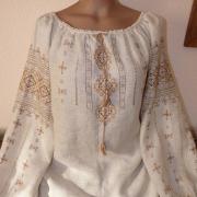 Женская вышиванка на льне "Очарование"