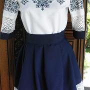 Женский костюм c вышивкой "Нежность кружева" фото