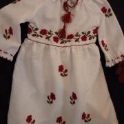 Детское платье вышиванка с розочками фото