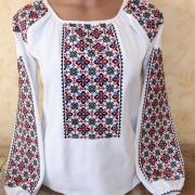 Женская вышиванка с ярким орнаментом разноцветная под заказ