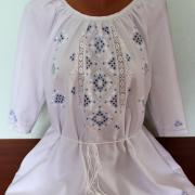Женская вышиванка "облако" фото