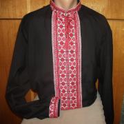 Черная мужская вышиванка "Красная сварга"