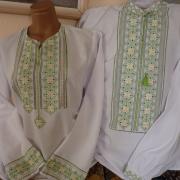 Женская и мужская вышиванки в паре на домотканом полотне