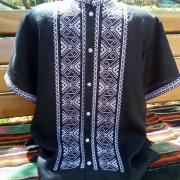 Чоловіча чорна вишиванка "Сила оберегу" короткий рукав