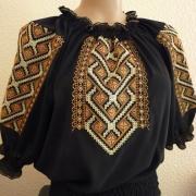 Красивая женская черная вышиванка на шифоне