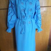 Блакитне плаття з вишивкою рішельє "Квіткова лагуна" фото