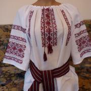 Женская вышиванка белая с красным орнаментом купить