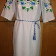 Нежное женское вышитое платье