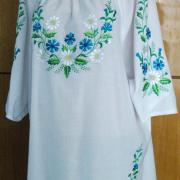 Вышитая белая женская блузка