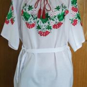 Платье с вышитой калиной