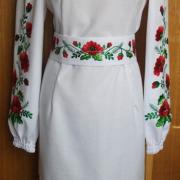 Женское вышитое платье - красные маки