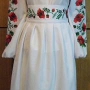 Женский белый вышитый костюм