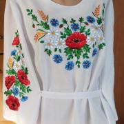 Женская белая вышиванка с колосками и маками
