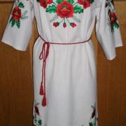 Украинское вышитое платье с красными маками