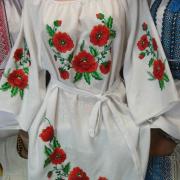 Украинское белое платье с вышитыми маками