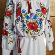 Украинское вышитое платье с вышитыми цветами